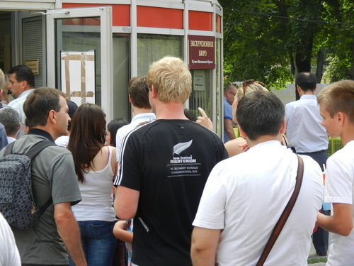 Новозеландцы в очереди за билетами в Кремль