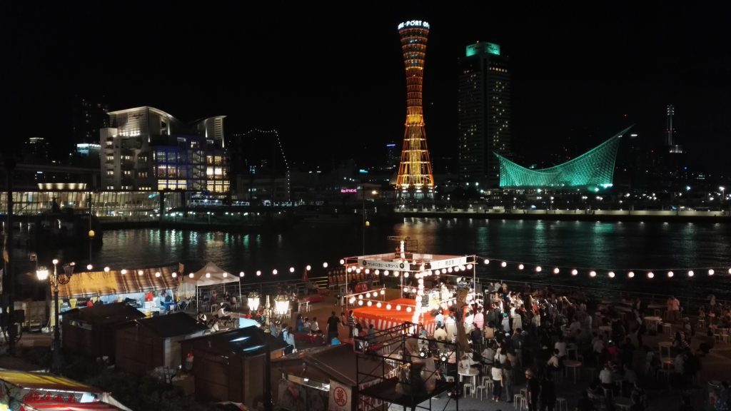 Kobe tower, view from the harbor. Вид на башню Кобе с портовой набережной
